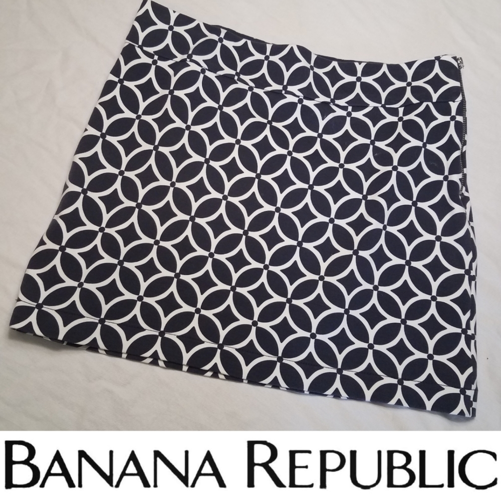 Banana Republic Navy White Bold Pattern Skirt size 10